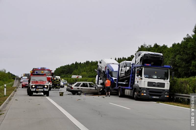 Střet osobního auta s nákladním autem na Lipnicku