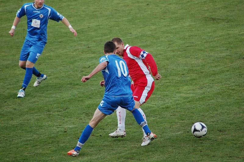 1.FC Viktorie Přerov (v modrém) proti FC Viktoria Otrokovice