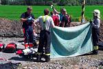 Boj o život dělníka ve výkopu v Hustopečích nad Bečvou