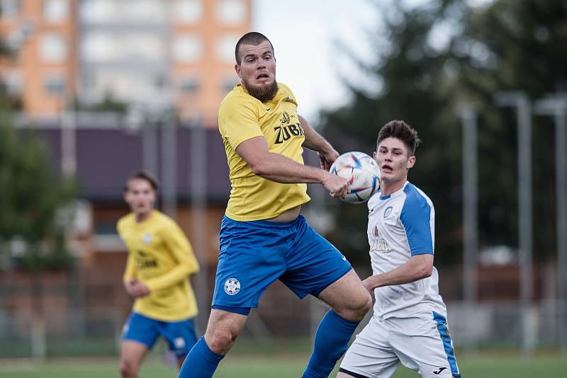 Městské derby mezi 1. FC Viktorie Přerov (v bílém) a FK Kozlovice (1:5). Petr Nekuda