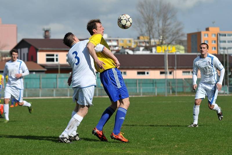 Fotbalisté Přerova (v bílém) na domácí půdě remizovali s Rýmařovem