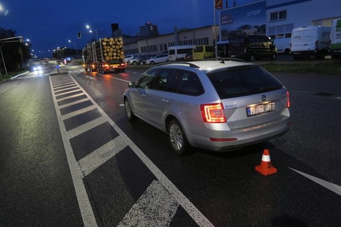 O řidičský průkaz přišel šofér, který ve středu kolem sedmé hodiny večer zavinil nehodu v Polní ulici v Přerově.