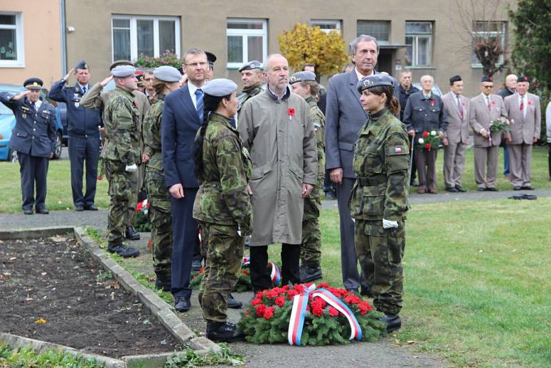 Den válečných veteránů si připomněli ve středu 11. listopadu, přesně v 11 hodin 11 minut v Přerově. Na náměstí Františka Rasche se konal pietní akt.