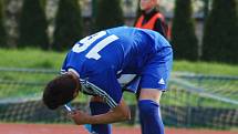 Fotbalisté Kozlovic (v černém) zvítězili 1:0 nad domácím SK Hranice.