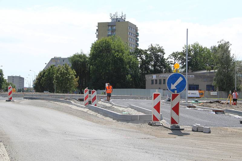 Kvůli stavbě okružní křižovatky u Lidlu je největší místní část Přerova Předmostí doslova odříznutá od světa.