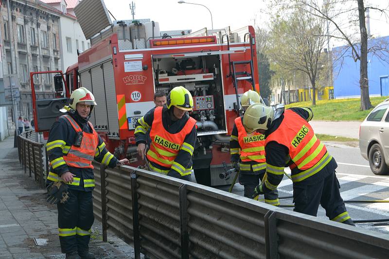 Čtyřleté dítě nepřežilo pád z okna bytového domu v Kojetínské ulici v Přerově.