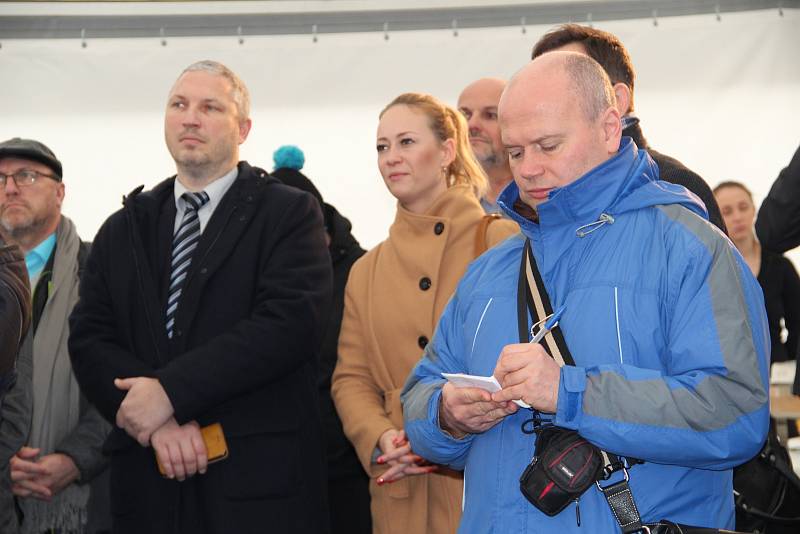 Slavnostním poklepáním na kolejnici začala druhá etapa modernizace železničního uzlu v Přerově. 28.1.2020