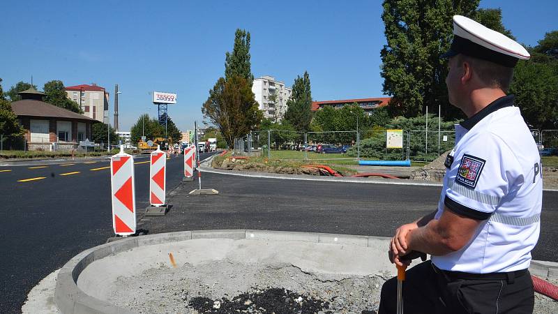 Po spuštění části průpichu se v Přerově začaly tvořit dlouhé kolony a na dopravu ve městě ve zvýšené míře dohlíží policie. Na křižovatce Velké Novosady - Kojetínská - Komenského přibylo vodorovné dopravní značení. 4. srpna 2022