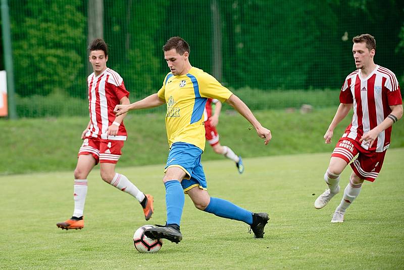 Fotbalisté FK Kozlovice (ve žlutém) doma proti Bruntálu