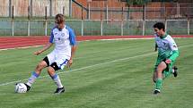 Fotbalisté 1. FC Viktorie Přerov (v bílém) proti TJ Slovan Bzenec