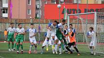 Fotbalisté 1. FC Viktorie Přerov (v bílém) proti TJ Slovan Bzenec