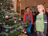 Výstavu Vánoce na zámku, která se koná v prostorách Muzea Komenského v Přerově, navštívily v pátek dopoledne děti z Mateřské školy Kouřílkova v Přerově.