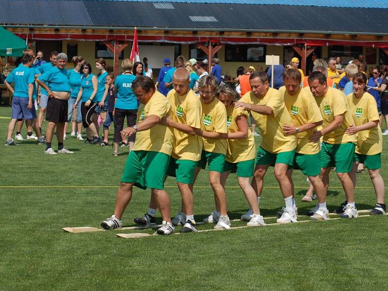 Setkání obcí mikroregionu Moštěnka na fotbalovém hřišti v Horní Moštěnici.