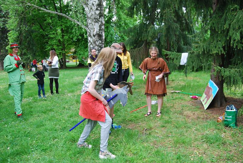 Tradičnímu zábavnému odpoledni pro rodiny s dětmi s názvem Míle pro mámu, které se konalo v sobotu odpoledne v přerovském parku Michalov, letos přálo počasí. Archivní snímek z roku 2019