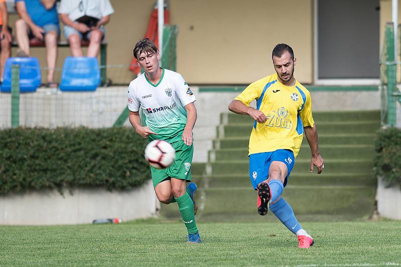 Fotbalisté Kozlovic (ve žlutém) doma porazili Bzenec 2:0.