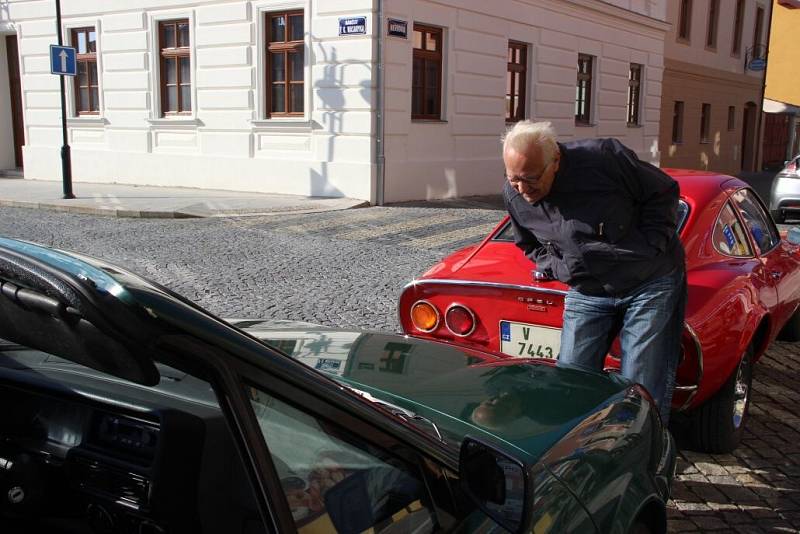 Spanilá jízda veteránů na závěr sezony vyjela z Lipníku nad Bečvou na Svatý Kopeček