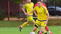 Fotbalisté Šternberka (ve žlutém) vyhráli v Brodku u Přerova 2:1. Radoslav Juřátek