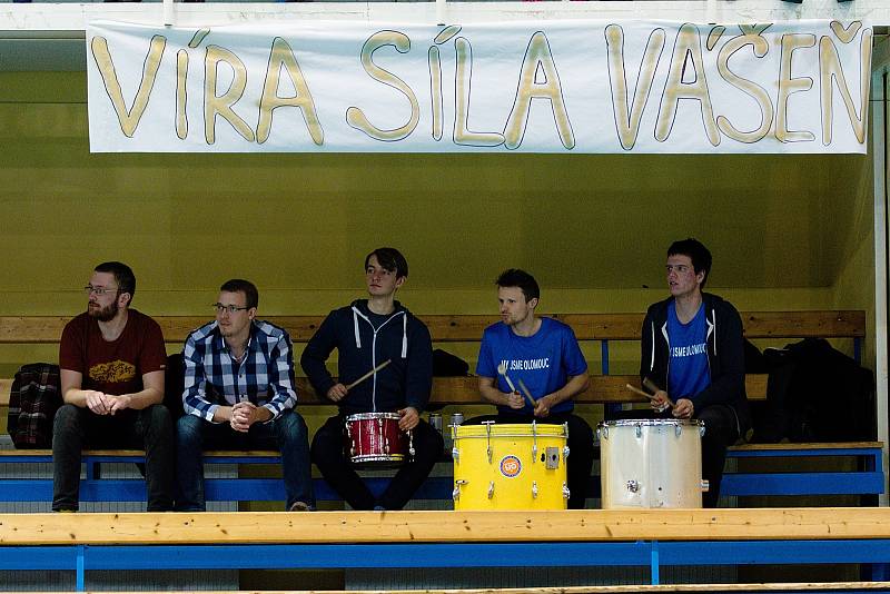 Volejbalistky Přerova (v modrém) proti Šternberku