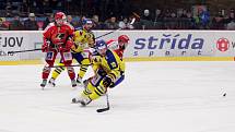 Vyhecované derby přineslo hned dvacet vyloučení a šest branek. První duel předkola ze začátku vypadal na jasnou záležitost. Prostějov vedl 2:0. V polovině zápasu, ale Přerov během dvou minut a dvanácti sekund stav otočil na 3:2 a výhru už nepustil.