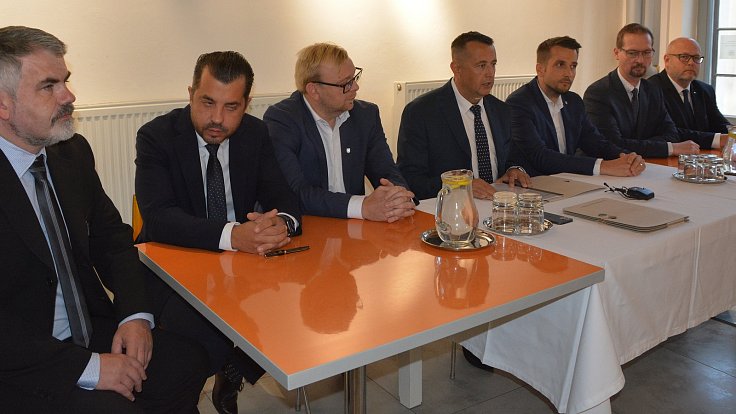Koaliční dohodu o spolupráci uzavřeli v pondělí v Přerově zástupci hnutí ANO, Pomáháme městu - ODS a nezávislé osobnosti a KDU-ČSL s TOP 09. 3. října 2022