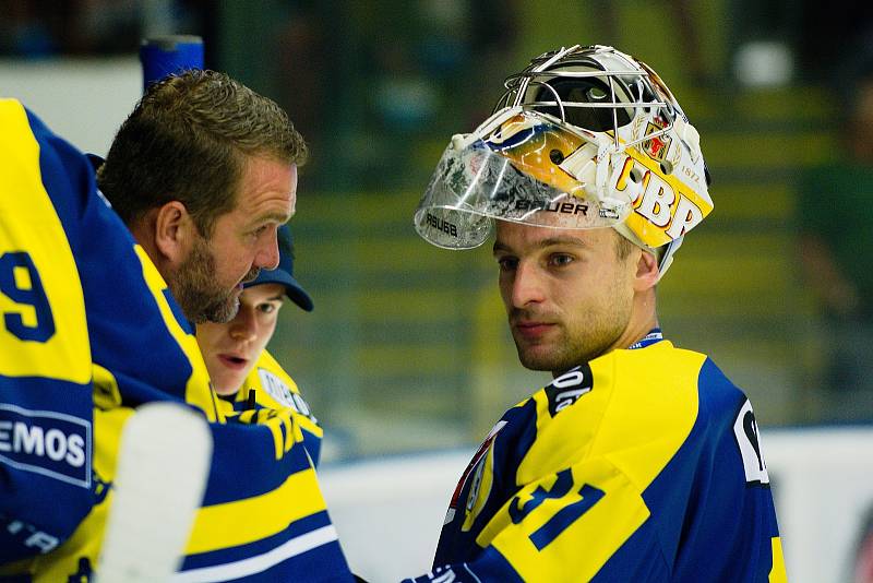 Hokejisté HC Zubr Přerov (v modrých dresech) v přípravě proti Aukro Berani Zlín. Foto: Deník/Jan Pořízek