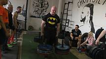 První závody v přerovském Chrámu síly Jiřího Tkadlčíka. Kategorii do 100 kilogramů ovládl jeho bratr Marek. Nad 100 kg byl nejlepší Petr Pastyřík.