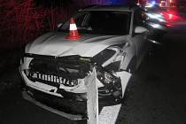 Řidiči na silnici mezi Lýskami a Přerovem zkřížil cestu divočák. Zvíře po střetu s autem uhynulo.