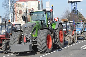 Protest zemědělců zablokoval ve středu ráno dopravu v Přerově. Na mnoha místech se tvořily dlouhé kolony.
