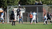 Fotbalisté Přerova (v bílém) porazili 1. HFK Olomouc.