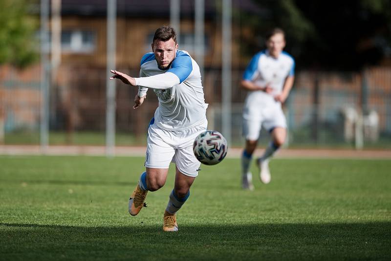 Fotbalisté Přerova (v bílém) porazili 1. HFK Olomouc. Tomáš Matušík