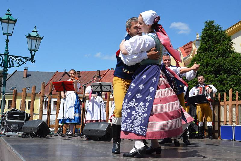 Folklorní festival v Přerově se vydařil. V hlavním programu na Horním náměstí se v sobotu odpoledne vystřídalo několik souborů, 11. 6. 2022