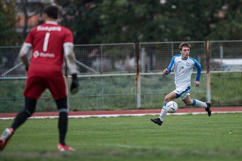 Fotbalisté Přerova (v bílém) porazili FK Šumperk 5:0.