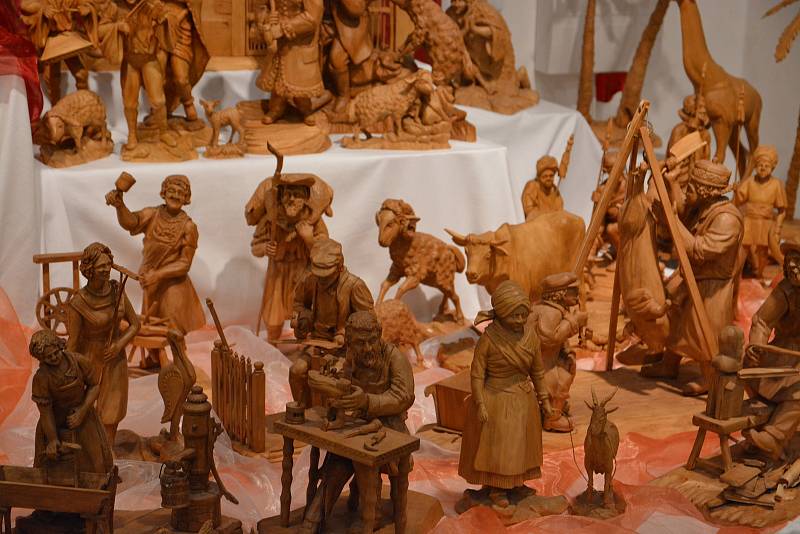 Plyšoví medvídci se letos stali nezbytným doplňkem tradiční výstavy Vánoce na zámku, která začala v Muzeu Komenského v Přerově.
