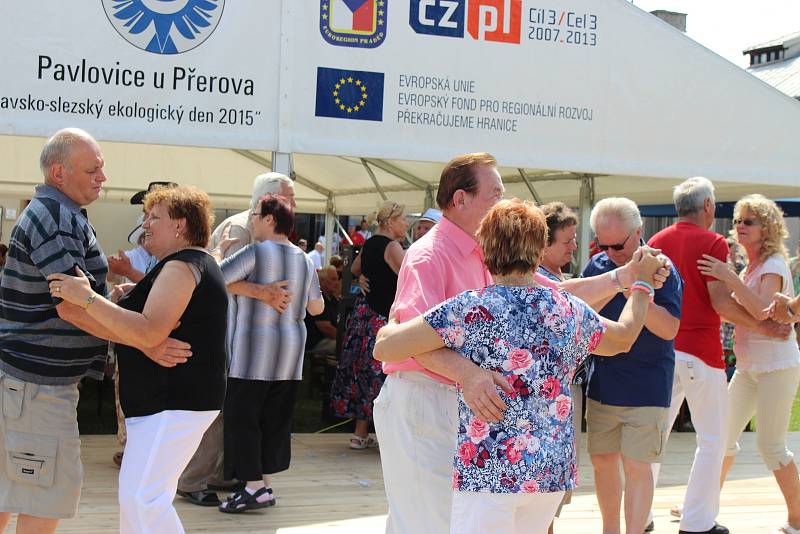 Hudební Pavlovice Václava Drábka 2018.  Mezi deseti vystupujícími byla Veselá muzika z Ratíškovic a dětský folklorní soubor Hanácké Prosének z nedalekých Prosenice (na snímcích).