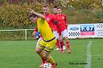 Fotbalisté Šternberka (ve žlutém) vyhráli v Brodku u Přerova 2:1. David Lošťák