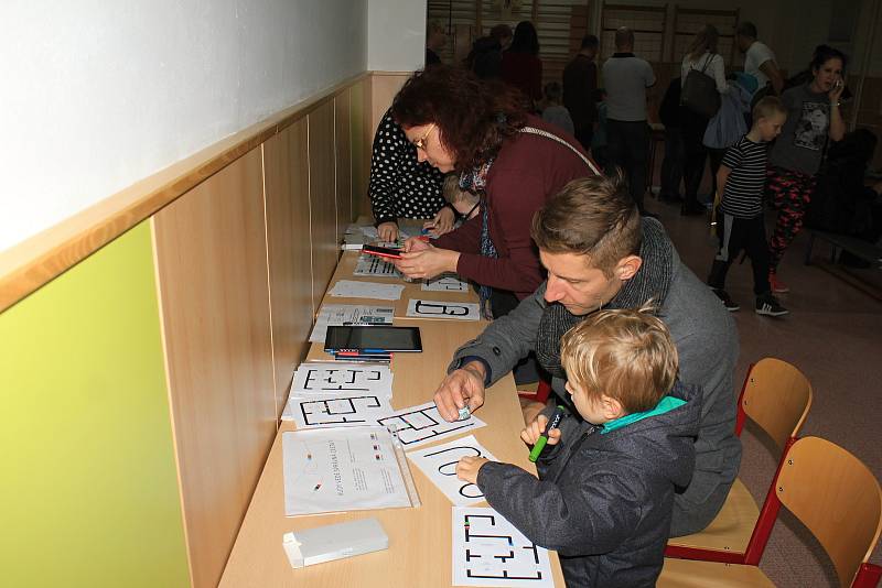 Plumlovská škola plná vědy a robotů. 15.11. 2019