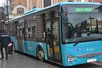Představení nových autobusů pro přerovskou MHD. Jsou nízkopodlažní a lidé si mohou zakoupit jízdenku přímo ve voze platební kartou