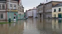 Voda z Olešnice zaplavila v noci na čtvrtek 15. října 2020 několik ulic v Brodku u Přerova. Pod vodou se ocitlo asi dvacet domů a hasiči odčerpávali laguny, které se zde vytvořily.