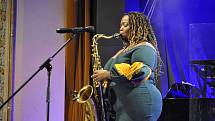 Jazzový festival v Přerově v pátek večer ovládla americká saxofonistka a zpěvačka Camille Thurman.