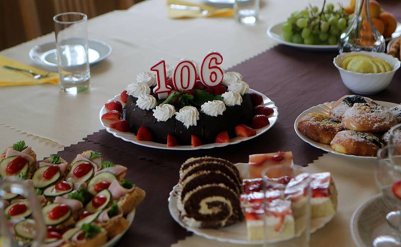 106. narozeniny Anny Sedláčkové v Domově pro seniory v Radkově Lhotě