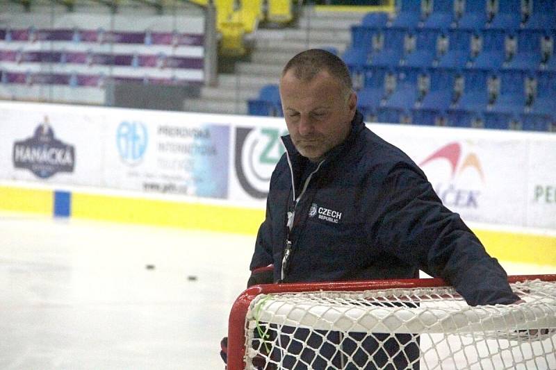 Hokejová reprezentace se poprvé pod vedením trenéra Miloše Říhy sešla v Přerově.