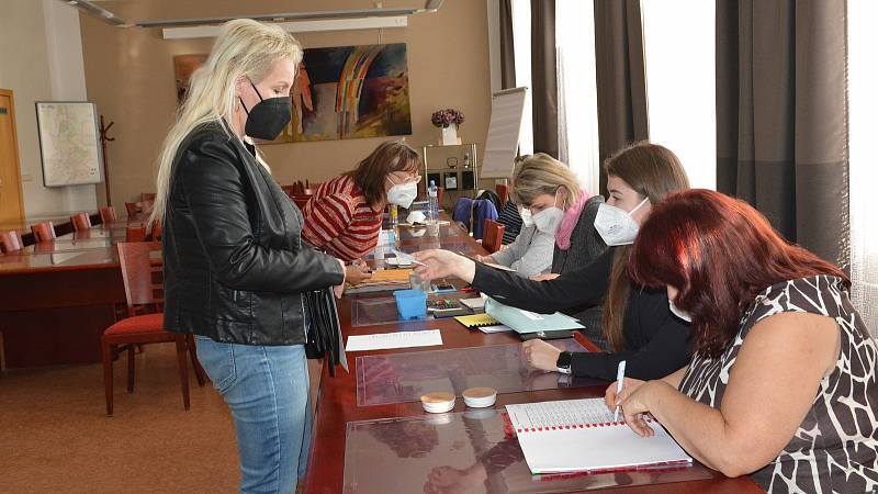 Začátek voleb v Přerově, 8. října 2021
