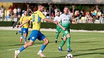 Fotbalisté Kozlovic (ve žlutém) doma porazili Bzenec 2:0.