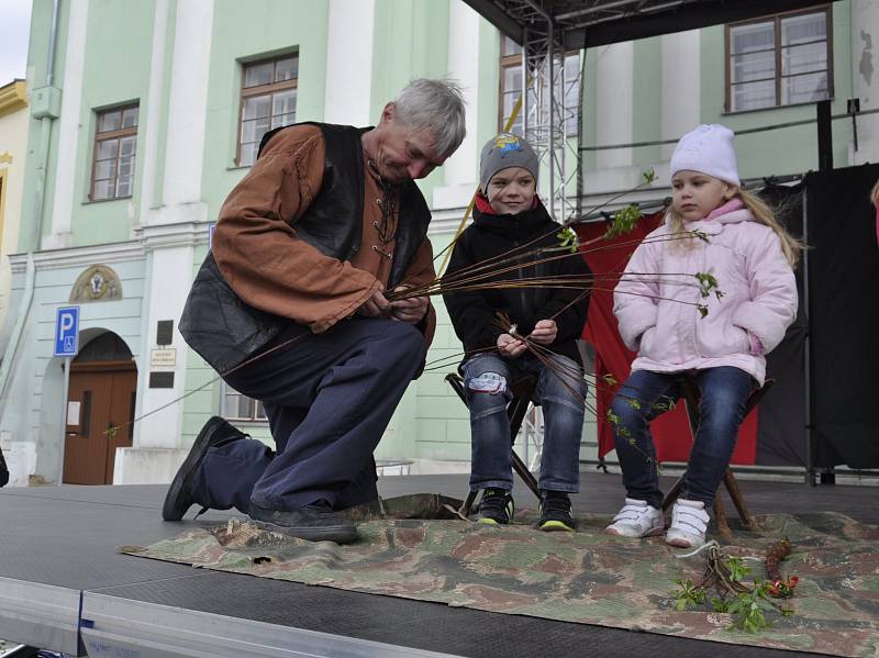 Tradiční velikonoční program, který se v minulých letech konal vždy na Masarykově náměstí v Přerově, se letos přesunul na historické Horní náměstí. Jeho součástí byl i bohatý kulturní program, který uzavřel koncert Jaroslava Wykrenta s kapelou In blue. Ak