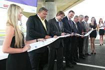 Na otevření úseku dálnice D1 mezi Hulínem a Říkovicemi přijel v červenci 2011 i tehdejší premiér Petr Nečas