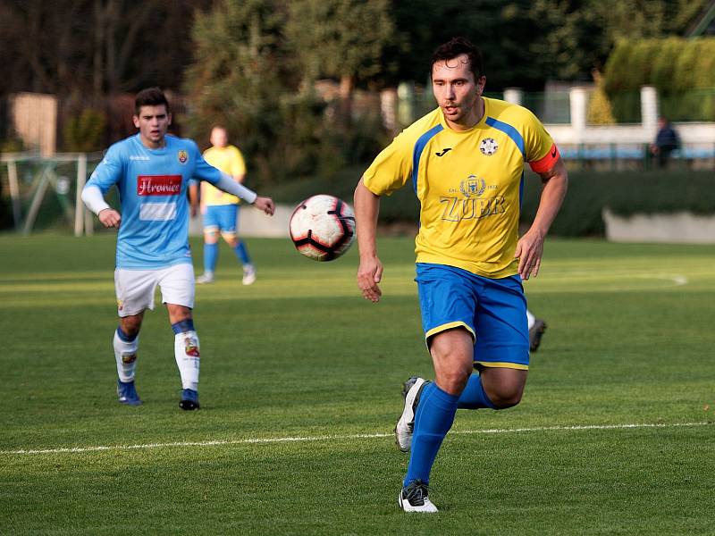 Fotbalisté Kozlovic doma remizovali s Hranicemi (v modrém) 1:1. Martin Král