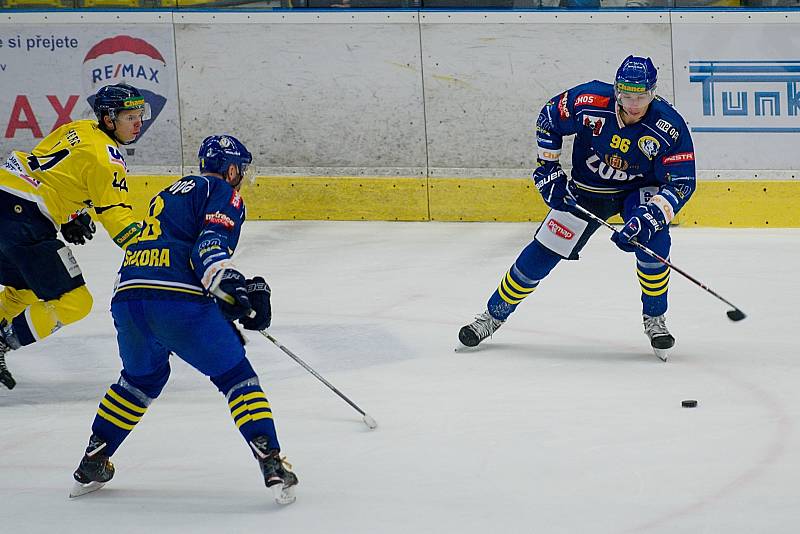 Hokejisté Přerova (v modrém) doma podlehli Ústí nad Labem 0:1