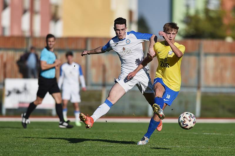 Divizní derby mezi fotbalisty Přerova (v bílém) a Kozlovicemi.