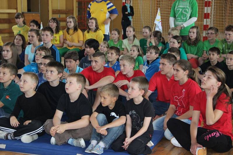 Olympijská hlídka v čele s Vavřincem Hradilkem navštívila v pondělí 19. května základní školu v Soběchlebech