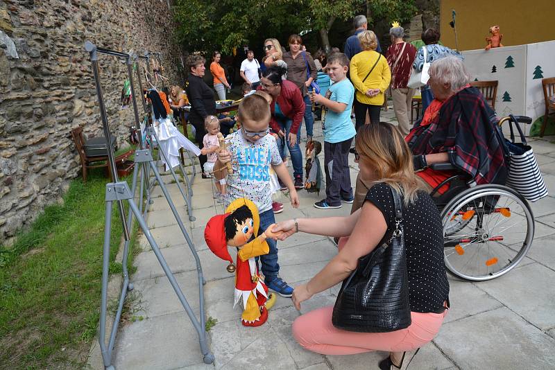 Přerovanům se v neděli odpoledne otevřela zapomenutá zákoutí dvorků v centra města a naskytl se jim pohled, který neznají.